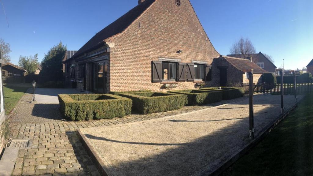 Villa de Poothoeve with Sauna and beautiful garden room 3